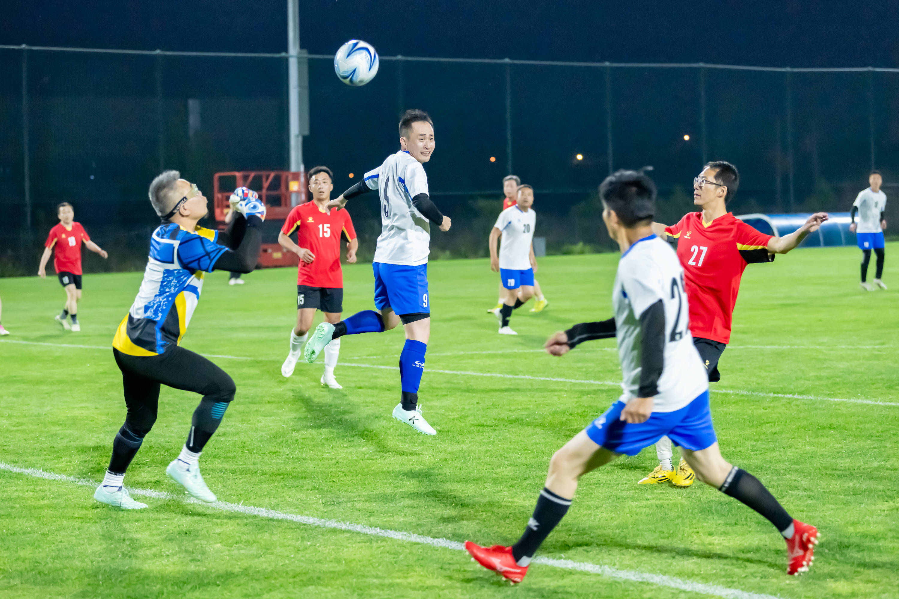 他在下半赛 他在下半赛